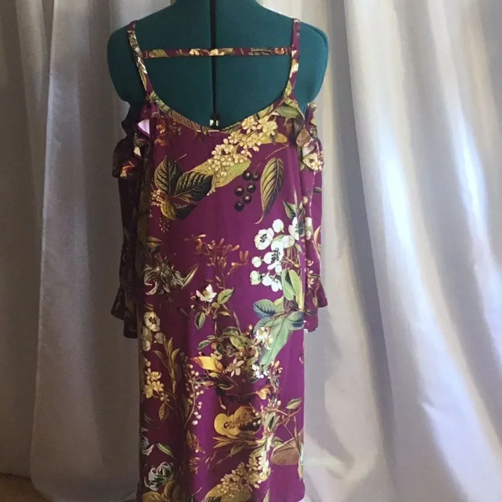 Boldly flowered dress with long sleeves, cold shoulder style in size large - Picture 10 of 14